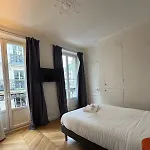 Appartement Parisien - Balcon Face Au Louvre
