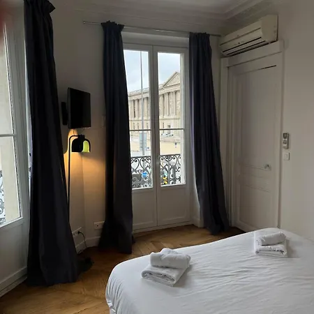 Appartamento Parisien - Balcon Face Au Louvre Parigi