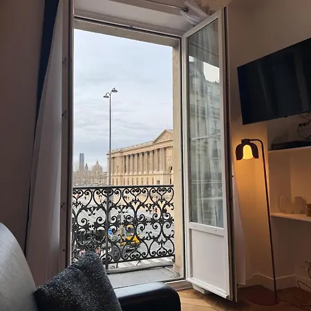 Parisien - Balcon Face Au Louvre Appartamento