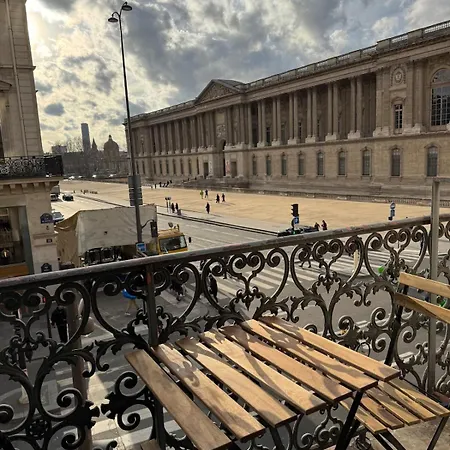Parisien - Balcon Face Au Louvre Apartment Paris